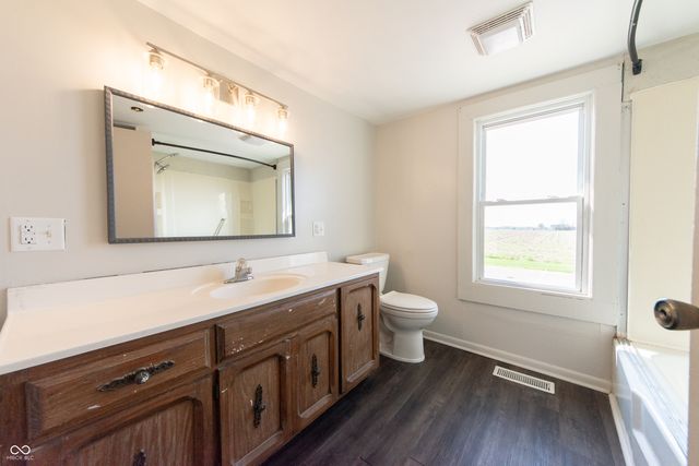 728 N 650 E, Columbus, IN 47203