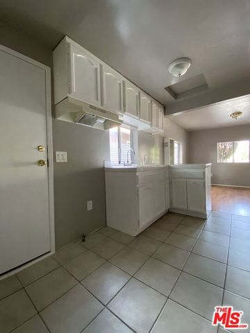 2734 W 15th Street, Los Angeles, CA 90006