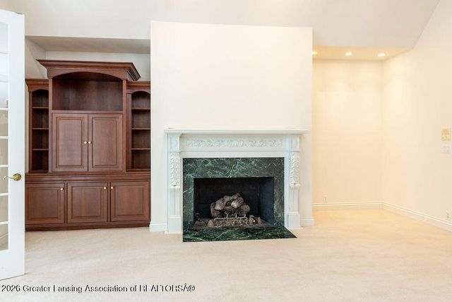 6445 Oakencliffe Lane, East Lansing, MI 48823