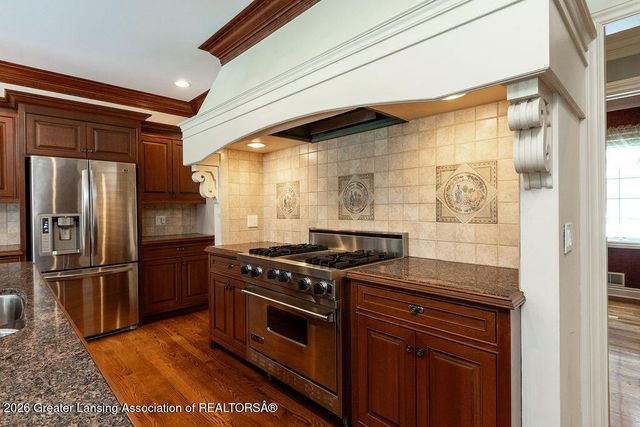 6445 Oakencliffe Lane, East Lansing, MI 48823