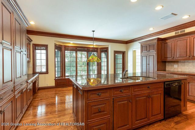 6445 Oakencliffe Lane, East Lansing, MI 48823