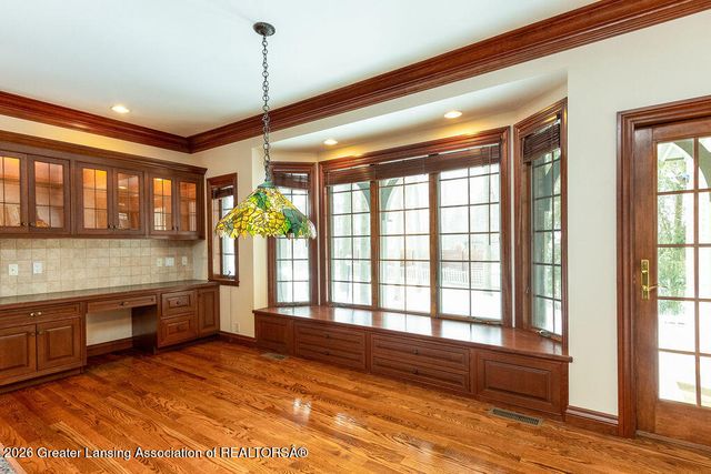 6445 Oakencliffe Lane, East Lansing, MI 48823