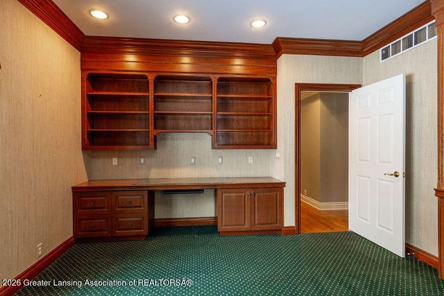 6445 Oakencliffe Lane, East Lansing, MI 48823