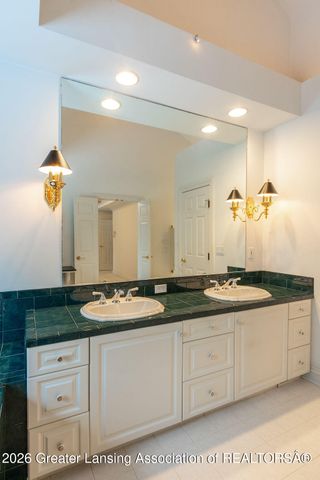 6445 Oakencliffe Lane, East Lansing, MI 48823