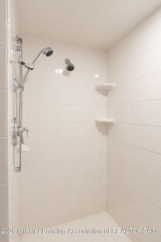 6445 Oakencliffe Lane, East Lansing, MI 48823