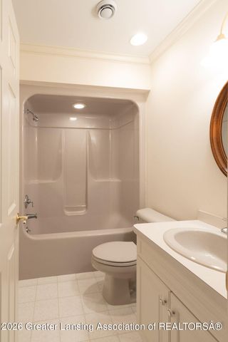 6445 Oakencliffe Lane, East Lansing, MI 48823