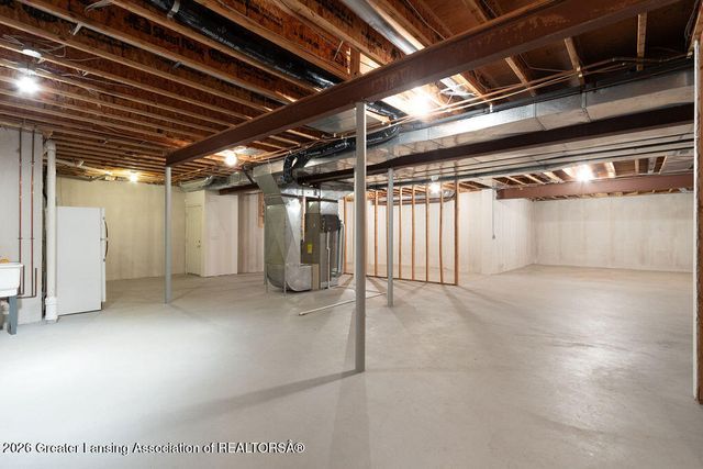 6445 Oakencliffe Lane, East Lansing, MI 48823