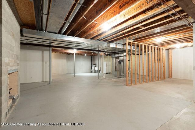 6445 Oakencliffe Lane, East Lansing, MI 48823