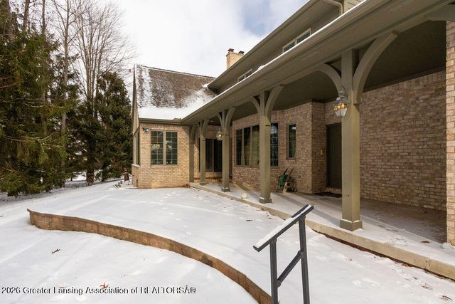 6445 Oakencliffe Lane, East Lansing, MI 48823