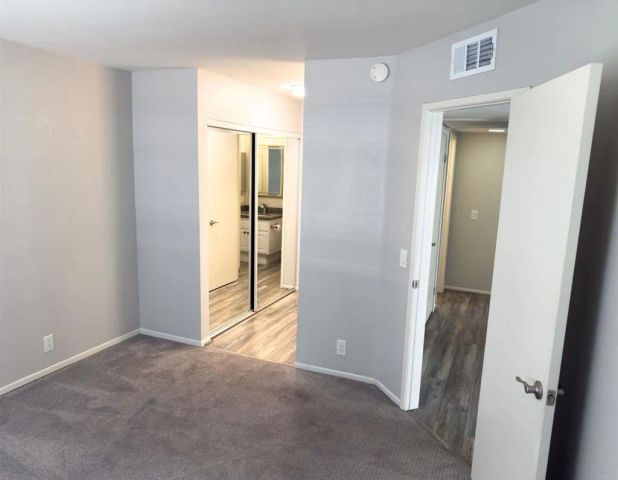 7220 Calle Cristobal 12, San Diego, CA 92126