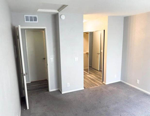 7220 Calle Cristobal 12, San Diego, CA 92126