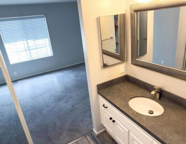 7220 Calle Cristobal 12, San Diego, CA 92126