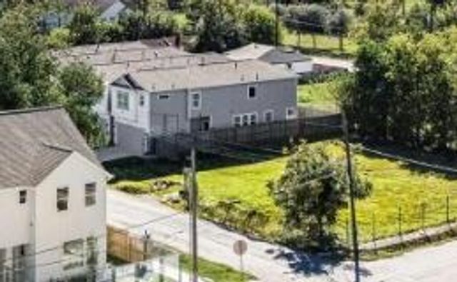 2021 Harlem Street, Houston, TX 77020