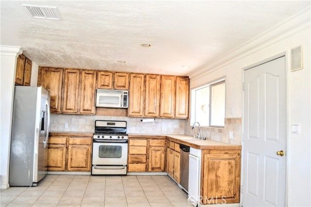 6845 Sage Avenue, Yucca Valley, CA 92284