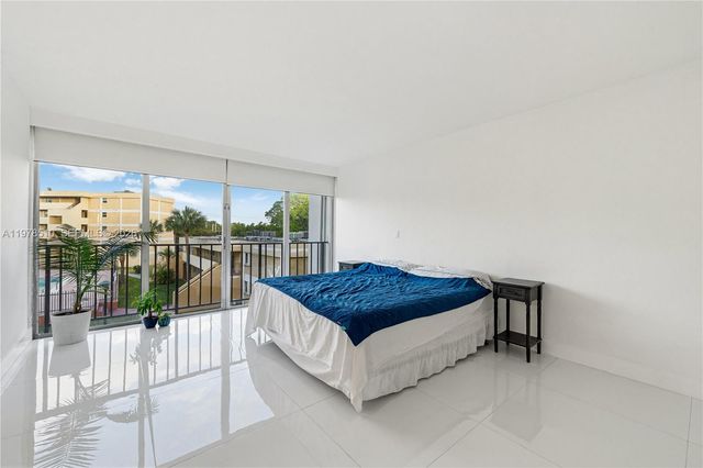 9210 Fontainebleau Blvd 207, Miami, FL 33172