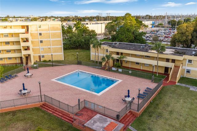 9210 Fontainebleau Blvd 207, Miami, FL 33172