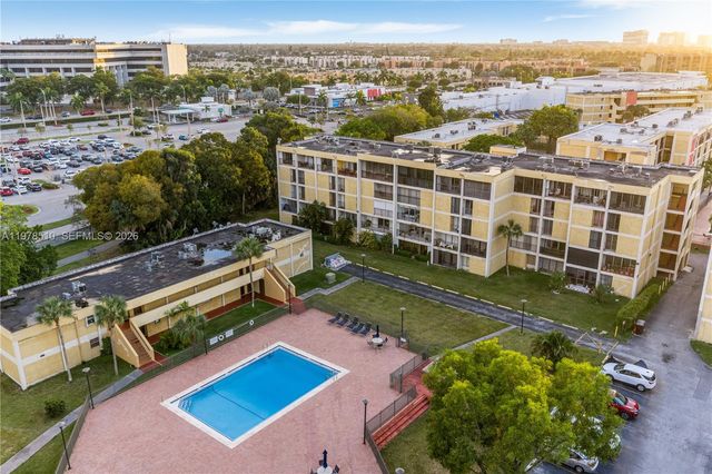 9210 Fontainebleau Blvd 207, Miami, FL 33172