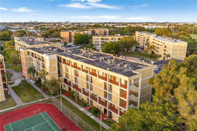 9210 Fontainebleau Blvd 207, Miami, FL 33172