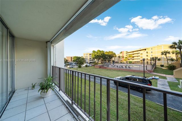 9210 Fontainebleau Blvd 207, Miami, FL 33172