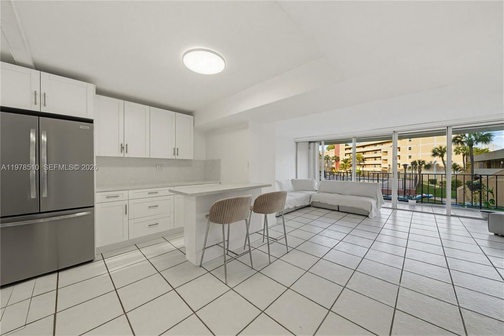 9210 Fontainebleau Blvd 207, Miami, FL 33172