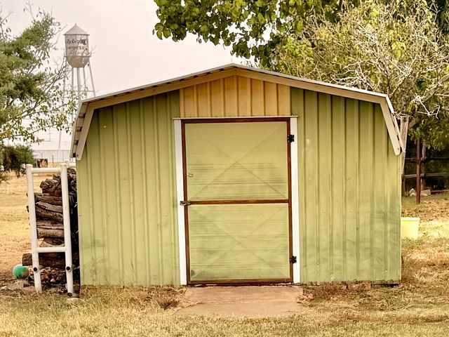 504 Loop Road, Quanah, TX 79252