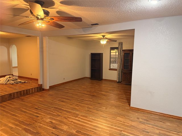 504 Loop Road, Quanah, TX 79252