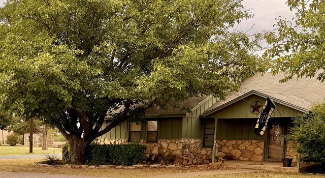 504 Loop Road, Quanah, TX 79252