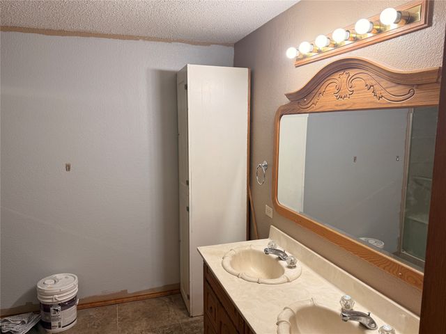 504 Loop Road, Quanah, TX 79252