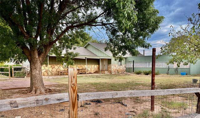 504 Loop Road, Quanah, TX 79252