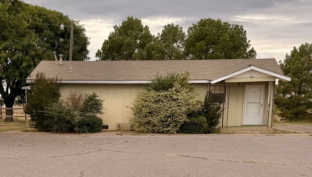 504 Loop Road, Quanah, TX 79252