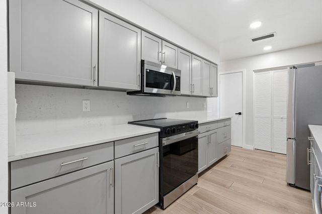 1207 E NORTHSHORE Drive 136, Tempe, AZ 85283