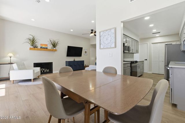 1207 E NORTHSHORE Drive 136, Tempe, AZ 85283