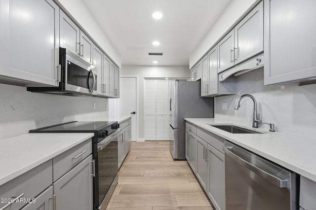 1207 E NORTHSHORE Drive 136, Tempe, AZ 85283