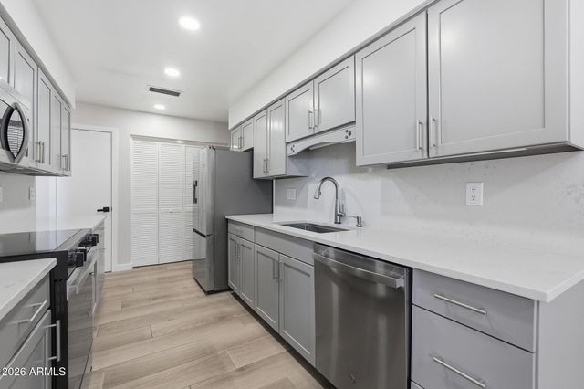 1207 E NORTHSHORE Drive 136, Tempe, AZ 85283