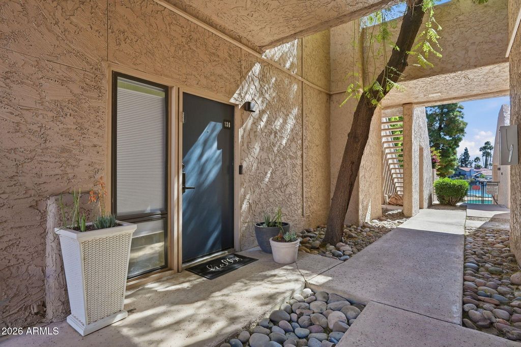 1207 E NORTHSHORE Drive 136, Tempe, AZ 85283
