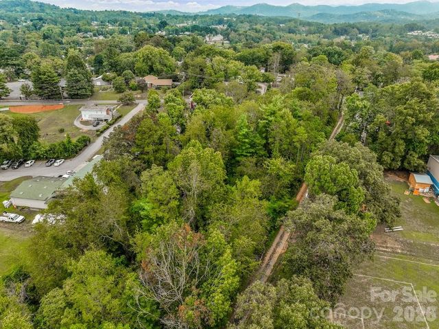 99999 Hazel Mill Road, Asheville, NC 28806