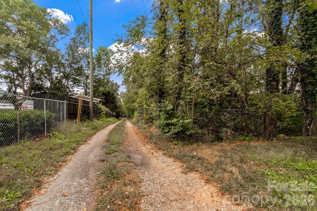 99999 Hazel Mill Road, Asheville, NC 28806
