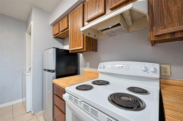 9090 S Braeswood Boulevard 43, Houston, TX 77074