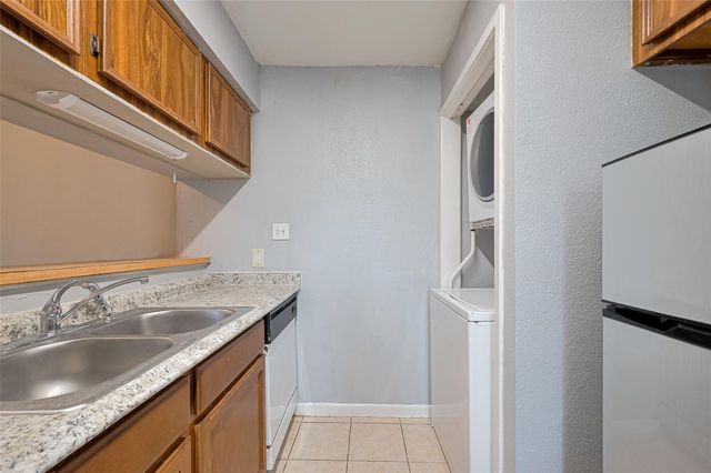 9090 S Braeswood Boulevard 43, Houston, TX 77074