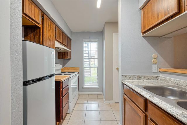 9090 S Braeswood Boulevard 43, Houston, TX 77074