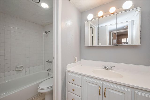 9090 S Braeswood Boulevard 43, Houston, TX 77074