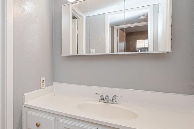 9090 S Braeswood Boulevard 43, Houston, TX 77074