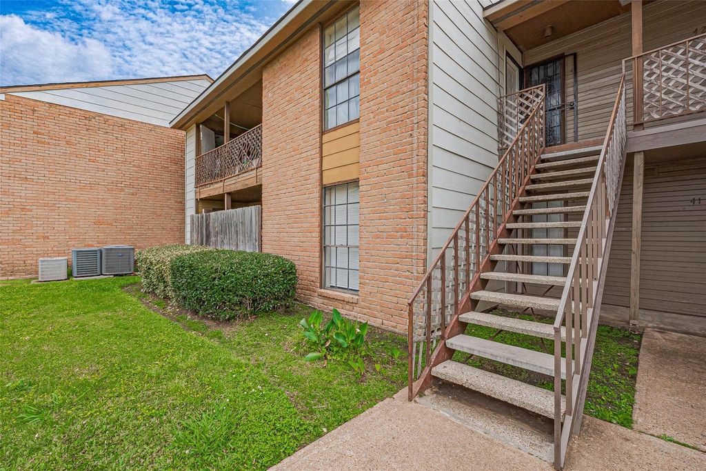 9090 S Braeswood Boulevard 43, Houston, TX 77074