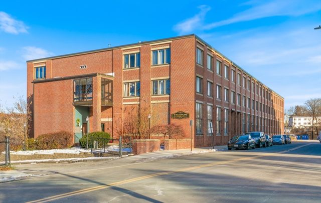 128 Warren 12, Lowell, MA 01852