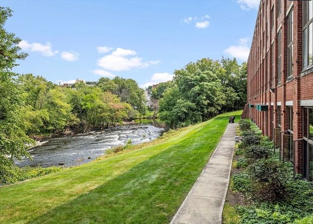 128 Warren 12, Lowell, MA 01852