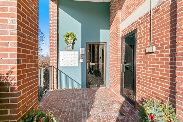 128 Warren 12, Lowell, MA 01852