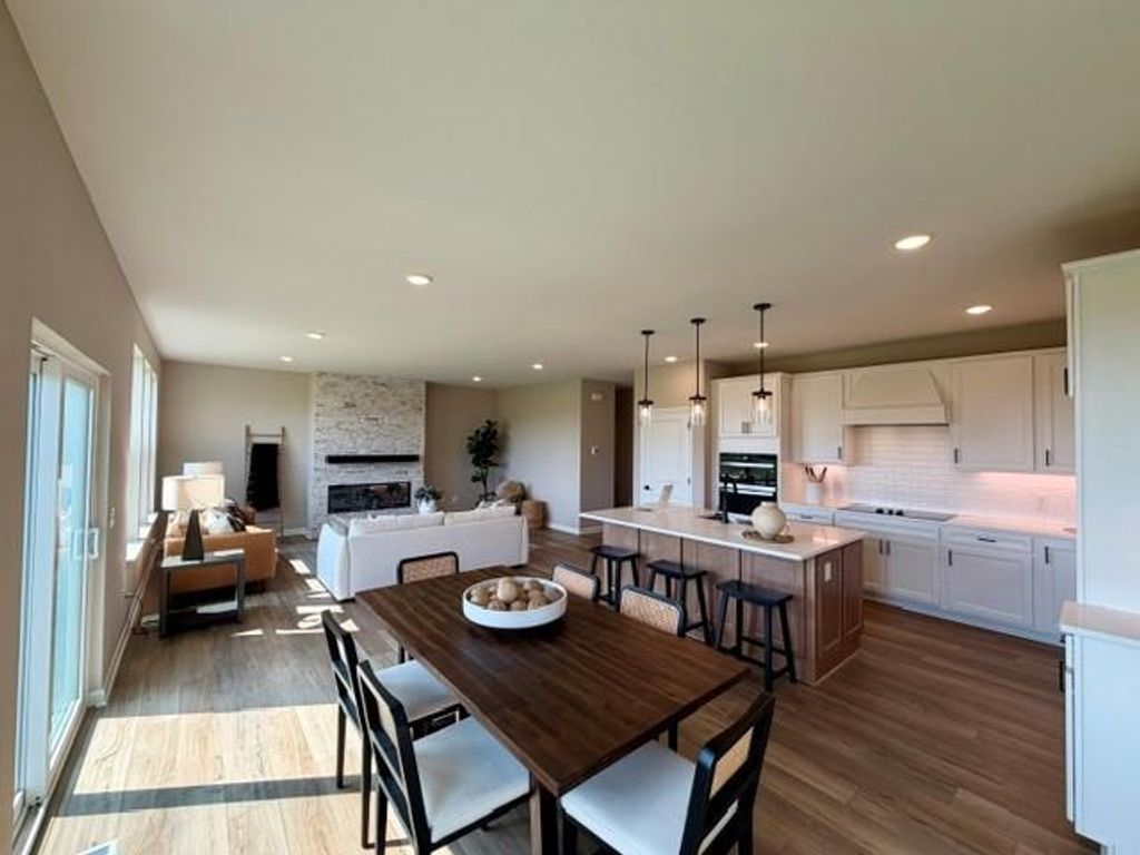 4633 Island Park Drive, Woodbury, MN 55129 — photo 2