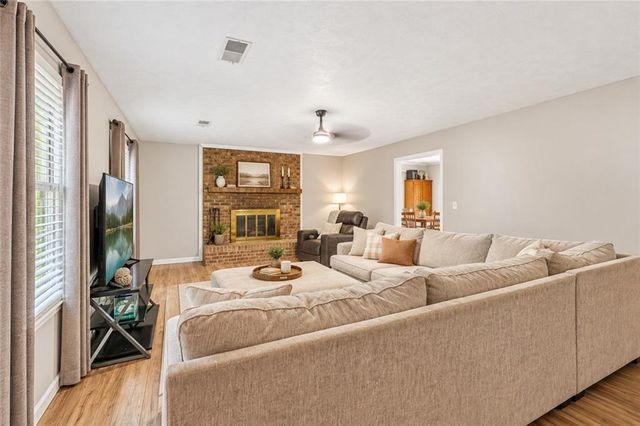 5752 Oak Grove Drive, Acworth, GA 30102