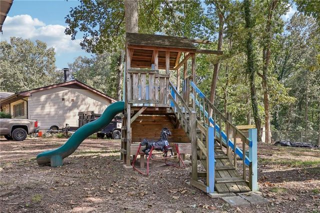 5752 Oak Grove Drive, Acworth, GA 30102