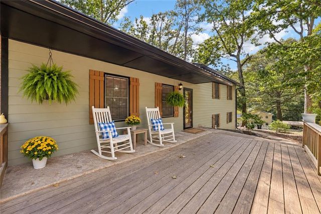 5752 Oak Grove Drive, Acworth, GA 30102